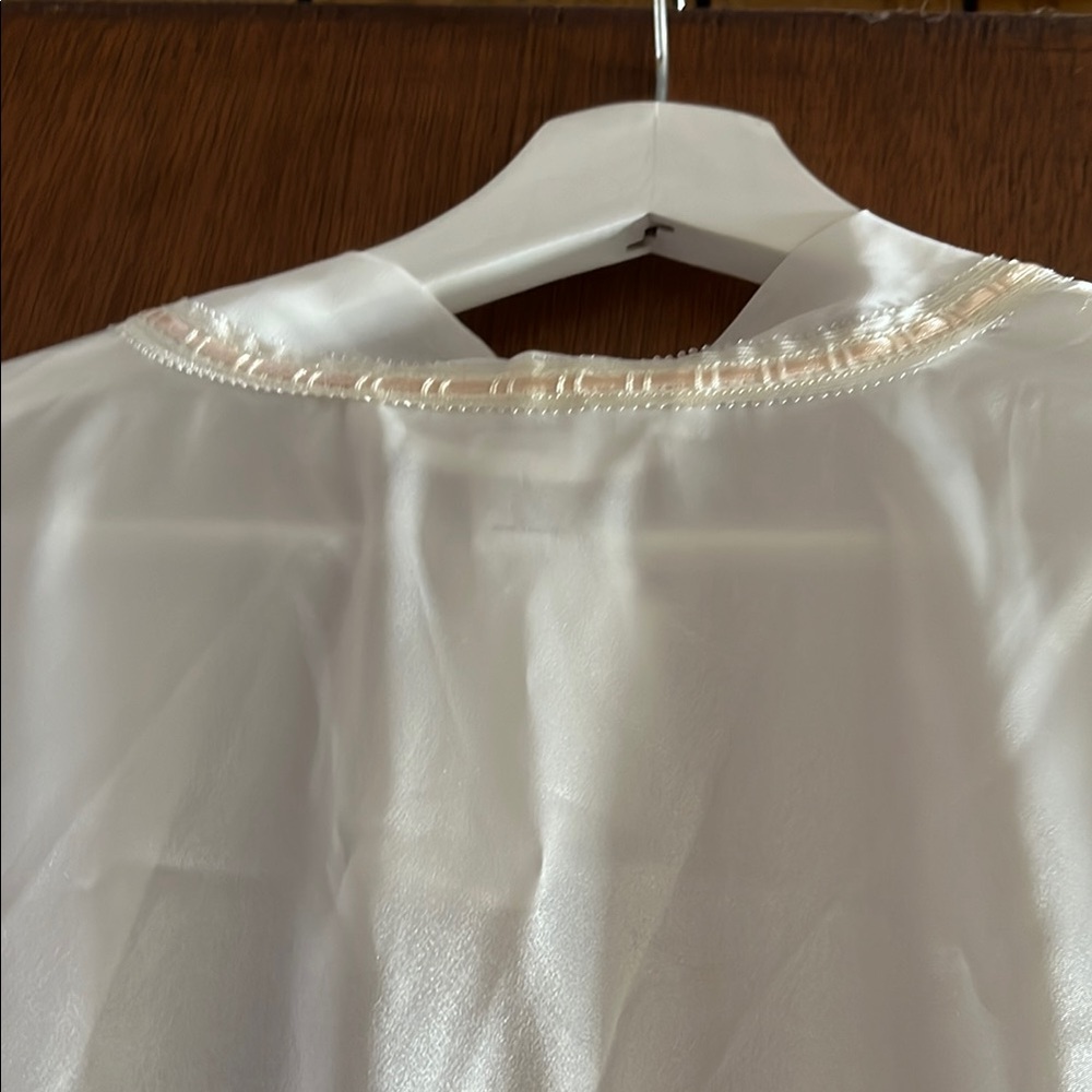 Morgan Taylor White Floral Robe - Picture 5 of 8